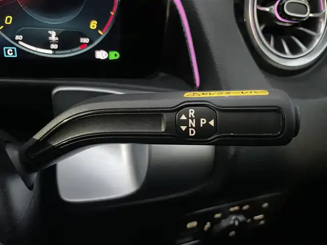 メルセデス・ベンツ Ｍ・ベンツ ＧＬＢ２００ｄ 4マチック AMGライン 静岡県 2022(令4)年 2.1万km デジタルホワイト レーダーセーフティパッケージ/・アクティブディスタンスアシスト/・アクティブブレーキアシスト/・衝突軽減ブレーキ/・緊急回避補助システム/・ブラインドスポット/・レーンキープアシスト/AMGライン/純正ナビ/・Bluetooth/・フルセグテレビ/・USB/360°カメラシステム/アダプティブクルーズコントロール/純正前後ドライブレコーダー/ハーフレザーシート/・前席シートヒーター/アンビエントライト/パドルシフト/ETC2.0/パワーバックドア/スペアキー
