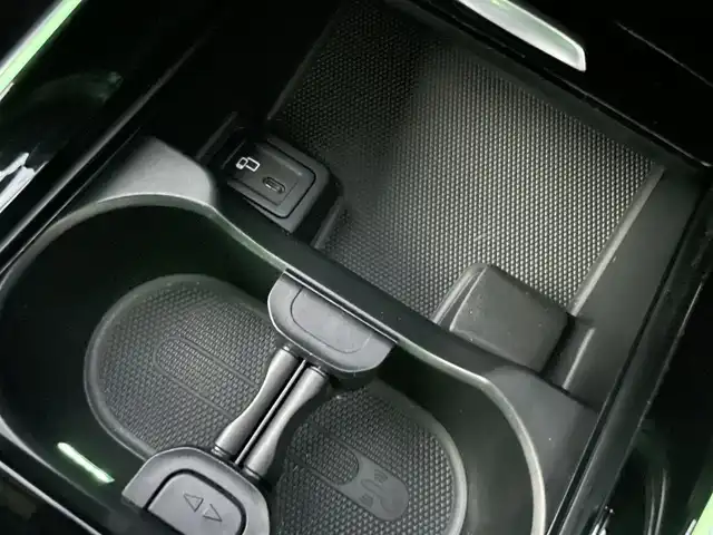 メルセデス・ベンツ Ｍ・ベンツ ＧＬＢ２００ｄ 4マチック AMGライン 静岡県 2022(令4)年 2.1万km デジタルホワイト レーダーセーフティパッケージ/・アクティブディスタンスアシスト/・アクティブブレーキアシスト/・衝突軽減ブレーキ/・緊急回避補助システム/・ブラインドスポット/・レーンキープアシスト/AMGライン/純正ナビ/・Bluetooth/・フルセグテレビ/・USB/360°カメラシステム/アダプティブクルーズコントロール/純正前後ドライブレコーダー/ハーフレザーシート/・前席シートヒーター/アンビエントライト/パドルシフト/ETC2.0/パワーバックドア/スペアキー
