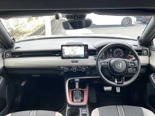 ホンダ ヴェゼル ハイブリッド e:HEV PLaY 茨城県 2021(令3)年 3.1万km サンドカーキパール 純正9インチナビ（AM/FM/Bluetooth接続/USB/フルセグTV/AppleCarPlay/AndroidAuto）/全周囲カメラ/純正ビルトインETC/パノラマルーフ/電動リアゲート/ドライブレコーダー/前席シートヒーター/前後コーナーセンサー/オートマチックハイビーム/ダウンヒルアシストコントロール/ステアリングヒーター/ブラインドスポットモニター/レーンキープアシスト/横滑り防止装置/衝突被害軽減システム