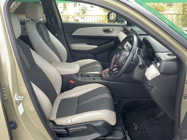 ホンダ ヴェゼル ハイブリッド e:HEV PLaY 茨城県 2021(令3)年 3.1万km サンドカーキパール 純正9インチナビ（AM/FM/Bluetooth接続/USB/フルセグTV/AppleCarPlay/AndroidAuto）/全周囲カメラ/純正ビルトインETC/パノラマルーフ/電動リアゲート/ドライブレコーダー/前席シートヒーター/前後コーナーセンサー/オートマチックハイビーム/ダウンヒルアシストコントロール/ステアリングヒーター/ブラインドスポットモニター/レーンキープアシスト/横滑り防止装置/衝突被害軽減システム