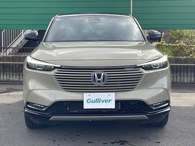 ホンダ ヴェゼル ハイブリッド e:HEV PLaY 茨城県 2021(令3)年 3.1万km サンドカーキパール 純正9インチナビ（AM/FM/Bluetooth接続/USB/フルセグTV/AppleCarPlay/AndroidAuto）/全周囲カメラ/純正ビルトインETC/パノラマルーフ/電動リアゲート/ドライブレコーダー/前席シートヒーター/前後コーナーセンサー/オートマチックハイビーム/ダウンヒルアシストコントロール/ステアリングヒーター/ブラインドスポットモニター/レーンキープアシスト/横滑り防止装置/衝突被害軽減システム