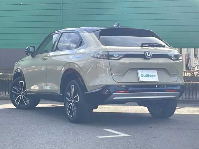 ホンダ ヴェゼル ハイブリッド e:HEV PLaY 茨城県 2021(令3)年 3.1万km サンドカーキパール 純正9インチナビ（AM/FM/Bluetooth接続/USB/フルセグTV/AppleCarPlay/AndroidAuto）/全周囲カメラ/純正ビルトインETC/パノラマルーフ/電動リアゲート/ドライブレコーダー/前席シートヒーター/前後コーナーセンサー/オートマチックハイビーム/ダウンヒルアシストコントロール/ステアリングヒーター/ブラインドスポットモニター/レーンキープアシスト/横滑り防止装置/衝突被害軽減システム