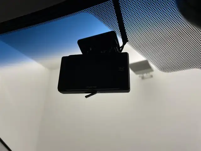 トヨタ カムリ G 岡山県 2023(令5)年 2.6万km プラチナホワイトパールマイカ 純正9インチディスプレイオーディオ(ナビ付)/【AM/FM/CarPlay/BT】/モデリスタエアロ(F/S/R)/パノラミックビューモニター/レーダークルーズコントロール/ビルトインＥＴＣ２．０/衝突軽減ブレーキ /ブラインドスポットモニター/純正アルミ/ドアバイザー/横滑り防止装置/オートLEDヘッドライト/オートハイビーム