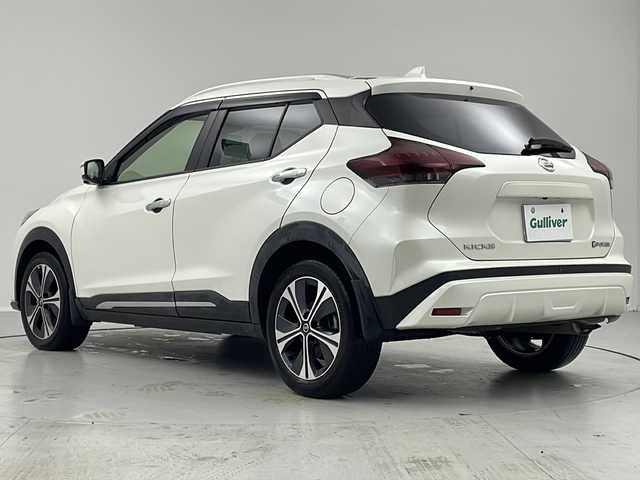 日産 キックス X 茨城県 2021(令3)年 4.7万km ブリリアントホワイトパール 純正９型ナビ　パノラミックビューモニター　衝突軽減ブレーキ　追従クルコン　ドライブレコーダー　デジタルインナーミラー　ＬＥＤライト　スマートキー　ルーフレール　プッシュスタート　ビルトインＥＴＣ