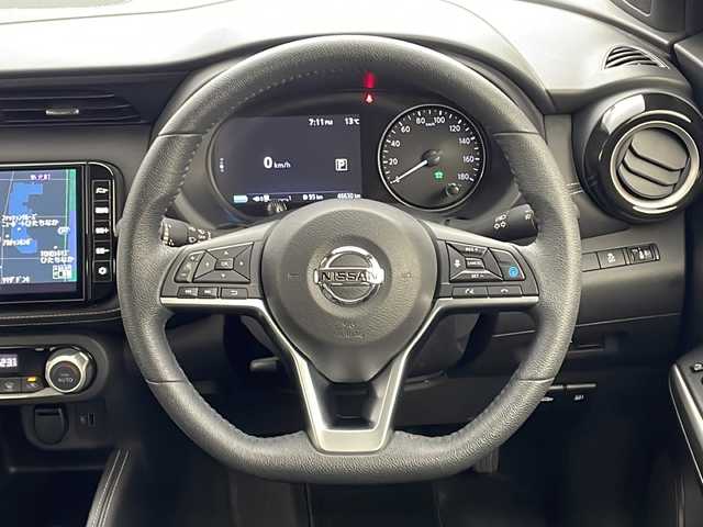 日産 キックス X 茨城県 2021(令3)年 4.7万km ブリリアントホワイトパール 純正９型ナビ　パノラミックビューモニター　衝突軽減ブレーキ　追従クルコン　ドライブレコーダー　デジタルインナーミラー　ＬＥＤライト　スマートキー　ルーフレール　プッシュスタート　ビルトインＥＴＣ