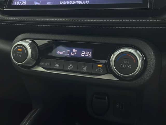 日産 キックス X 茨城県 2021(令3)年 4.7万km ブリリアントホワイトパール 純正９型ナビ　パノラミックビューモニター　衝突軽減ブレーキ　追従クルコン　ドライブレコーダー　デジタルインナーミラー　ＬＥＤライト　スマートキー　ルーフレール　プッシュスタート　ビルトインＥＴＣ