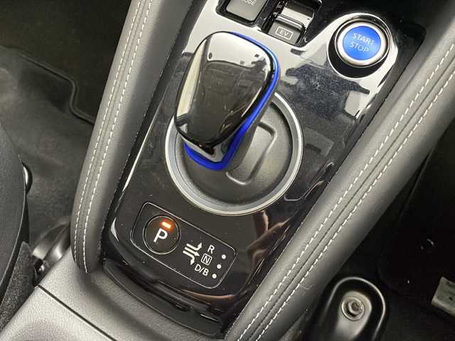 日産 キックス X 茨城県 2021(令3)年 4.7万km ブリリアントホワイトパール 純正９型ナビ　パノラミックビューモニター　衝突軽減ブレーキ　追従クルコン　ドライブレコーダー　デジタルインナーミラー　ＬＥＤライト　スマートキー　ルーフレール　プッシュスタート　ビルトインＥＴＣ