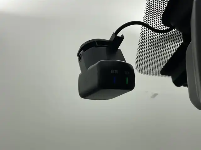 日産 キックス X 岡山県 2021(令3)年 4.7万km ブリリアントホワイトパール 純正９インチナビ/【Bluetooth/フルセグTV/CD/DVD】/型番:MM319D-L/プロパイロット/アラウンドビューモニター/ビルトインＥＴＣ　/ＬＥＤヘッドライト　/純正ドライブレコーダー（前）/デジタルインナーミラー　/コーナーセンサー（前後）/オートハイビーム　/オートライト/アイドリングストップ/禁煙車/オートブレーキホールド/純正17インチアルミホイール/ナビ取扱説明書