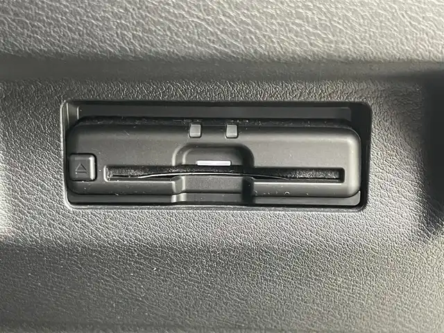 日産 キックス X 岡山県 2021(令3)年 4.7万km ブリリアントホワイトパール 純正９インチナビ/【Bluetooth/フルセグTV/CD/DVD】/型番:MM319D-L/プロパイロット/アラウンドビューモニター/ビルトインＥＴＣ　/ＬＥＤヘッドライト　/純正ドライブレコーダー（前）/デジタルインナーミラー　/コーナーセンサー（前後）/オートハイビーム　/オートライト/アイドリングストップ/禁煙車/オートブレーキホールド/純正17インチアルミホイール/ナビ取扱説明書