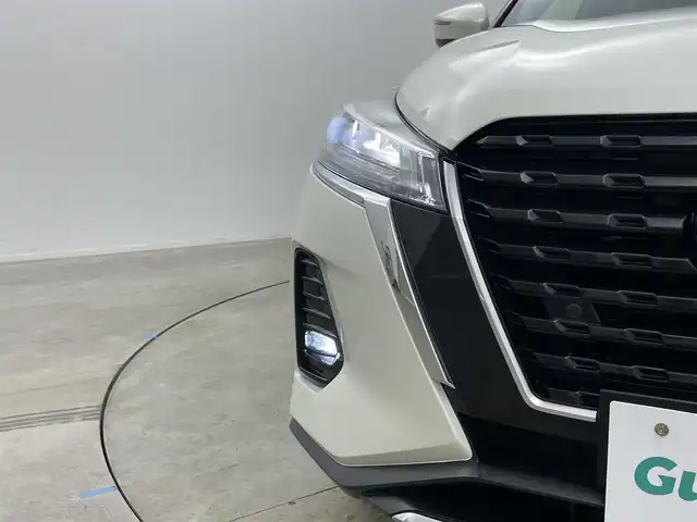 日産 キックス X 岡山県 2021(令3)年 4.7万km ブリリアントホワイトパール 純正９インチナビ/【Bluetooth/フルセグTV/CD/DVD】/型番:MM319D-L/プロパイロット/アラウンドビューモニター/ビルトインＥＴＣ　/ＬＥＤヘッドライト　/純正ドライブレコーダー（前）/デジタルインナーミラー　/コーナーセンサー（前後）/オートハイビーム　/オートライト/アイドリングストップ/禁煙車/オートブレーキホールド/純正17インチアルミホイール/ナビ取扱説明書