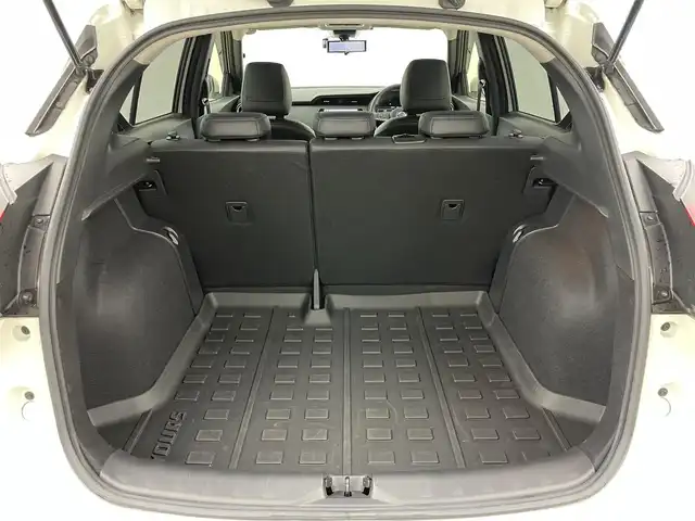 日産 キックス X 岡山県 2021(令3)年 4.7万km ブリリアントホワイトパール 純正９インチナビ/【Bluetooth/フルセグTV/CD/DVD】/型番:MM319D-L/プロパイロット/アラウンドビューモニター/ビルトインＥＴＣ　/ＬＥＤヘッドライト　/純正ドライブレコーダー（前）/デジタルインナーミラー　/コーナーセンサー（前後）/オートハイビーム　/オートライト/アイドリングストップ/禁煙車/オートブレーキホールド/純正17インチアルミホイール/ナビ取扱説明書