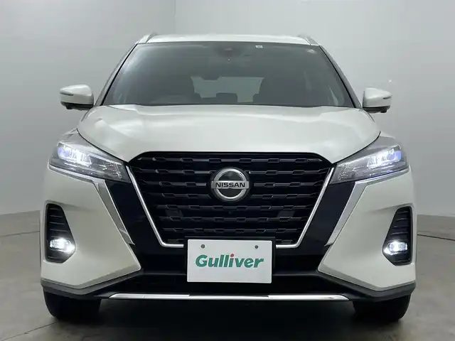 日産 キックス X 岡山県 2021(令3)年 4.7万km ブリリアントホワイトパール 純正９インチナビ/【Bluetooth/フルセグTV/CD/DVD】/型番:MM319D-L/プロパイロット/アラウンドビューモニター/ビルトインＥＴＣ　/ＬＥＤヘッドライト　/純正ドライブレコーダー（前）/デジタルインナーミラー　/コーナーセンサー（前後）/オートハイビーム　/オートライト/アイドリングストップ/禁煙車/オートブレーキホールド/純正17インチアルミホイール/ナビ取扱説明書