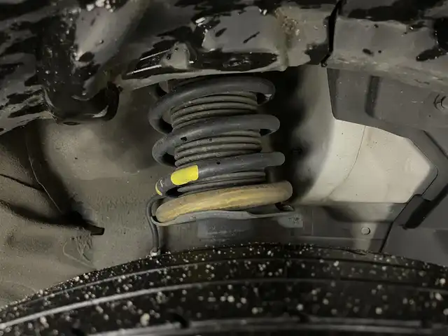 日産 キックス X 岡山県 2021(令3)年 4.7万km ブリリアントホワイトパール 純正９インチナビ/【Bluetooth/フルセグTV/CD/DVD】/型番:MM319D-L/プロパイロット/アラウンドビューモニター/ビルトインＥＴＣ　/ＬＥＤヘッドライト　/純正ドライブレコーダー（前）/デジタルインナーミラー　/コーナーセンサー（前後）/オートハイビーム　/オートライト/アイドリングストップ/禁煙車/オートブレーキホールド/純正17インチアルミホイール/ナビ取扱説明書