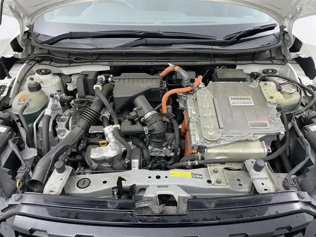 日産 キックス X 岡山県 2021(令3)年 4.7万km ブリリアントホワイトパール 純正９インチナビ/【Bluetooth/フルセグTV/CD/DVD】/型番:MM319D-L/プロパイロット/アラウンドビューモニター/ビルトインＥＴＣ　/ＬＥＤヘッドライト　/純正ドライブレコーダー（前）/デジタルインナーミラー　/コーナーセンサー（前後）/オートハイビーム　/オートライト/アイドリングストップ/禁煙車/オートブレーキホールド/純正17インチアルミホイール/ナビ取扱説明書