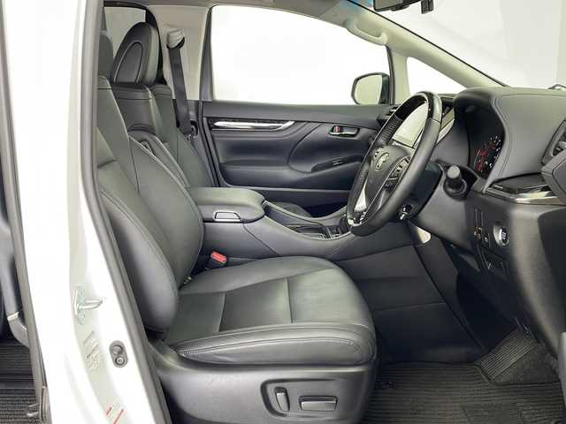 トヨタ アルファード S Cパッケージ 鹿児島県 2021(令3)年 5万km ホワイトパールクリスタルシャイン Toyota Safety Sense/純正12.1型ディスプレィオーディオ/ナビ Bluetooth DVD/フルセグTV/バックカメラ/サンルーフ/純正後席フリップダウンモニター/黒レザーシート/前席パワーシート/前席シートヒーター /両側電動スライドドア/前方ドライブレコーダー/レーダークルーズコントロール/パワーバックドア/ビルトインETC/革巻きステアリング/ステアリングヒーター/電子パーキング/LEDヘッドライト/フォグライト /オートライトコントロール/純正18インチアルミホイール/純正フロアマット/スマートキー×2/エンジンプッシュスタート/保証書/取扱説明書