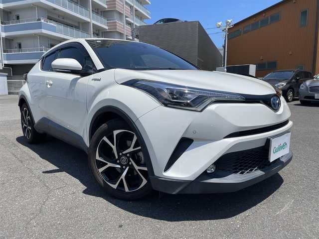トヨタ Ｃ－ＨＲ G 静岡県 2018(平30)年 4.6万km ホワイトパールクリスタルシャイン 純正メモリナビ・フルセグTV/DVD/CD/SD/Bluetooth/純正18インチアルミホイール/TOYOTA Safety Sense/・レーダークルーズ コントロール/・プリクラッシュセーフティ/・レーントレーシングアシスト/・レーンディパーチャーアラート/・ロードサインアシスト/・先行車発進告知機能/・オートマチックハイビーム/バックカメラ/ハーフレザーシート/シートヒーター/LEDライト/スマートキー2個/プッシュスタート/ビルトインETC/新車時保証書/取扱説明書/ナビ取扱説明書