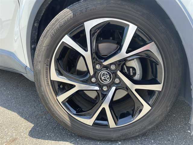 トヨタ Ｃ－ＨＲ G 静岡県 2018(平30)年 4.6万km ホワイトパールクリスタルシャイン 純正メモリナビ・フルセグTV/DVD/CD/SD/Bluetooth/純正18インチアルミホイール/TOYOTA Safety Sense/・レーダークルーズ コントロール/・プリクラッシュセーフティ/・レーントレーシングアシスト/・レーンディパーチャーアラート/・ロードサインアシスト/・先行車発進告知機能/・オートマチックハイビーム/バックカメラ/ハーフレザーシート/シートヒーター/LEDライト/スマートキー2個/プッシュスタート/ビルトインETC/新車時保証書/取扱説明書/ナビ取扱説明書