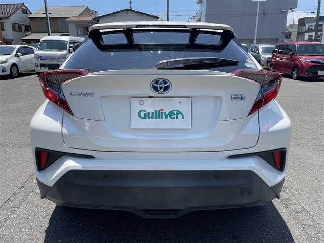 トヨタ Ｃ－ＨＲ G 静岡県 2018(平30)年 4.6万km ホワイトパールクリスタルシャイン 純正メモリナビ・フルセグTV/DVD/CD/SD/Bluetooth/純正18インチアルミホイール/TOYOTA Safety Sense/・レーダークルーズ コントロール/・プリクラッシュセーフティ/・レーントレーシングアシスト/・レーンディパーチャーアラート/・ロードサインアシスト/・先行車発進告知機能/・オートマチックハイビーム/バックカメラ/ハーフレザーシート/シートヒーター/LEDライト/スマートキー2個/プッシュスタート/ビルトインETC/新車時保証書/取扱説明書/ナビ取扱説明書