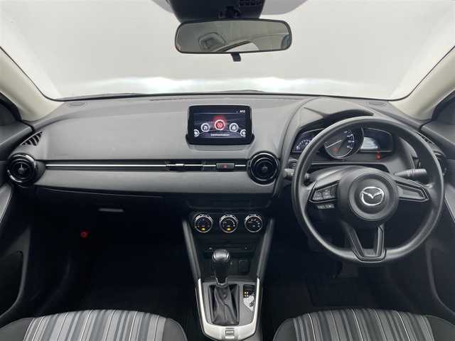 マツダ マツダ２ 15S 愛知県 2020(令2)年 2.4万km セラミックM 純正ナビ　フルセグＴＶ　Ｂｌｕｅｔｏｏｔｈ　ＤＶＤ再生　ＵＳＢポート　ＢＳＭ　コンフォートパッケージ　ユーティリティパッケージ　ＥＴＣ　衝突軽減　ＨＩＤオートライト　レーンキープ　スマートキー　禁煙