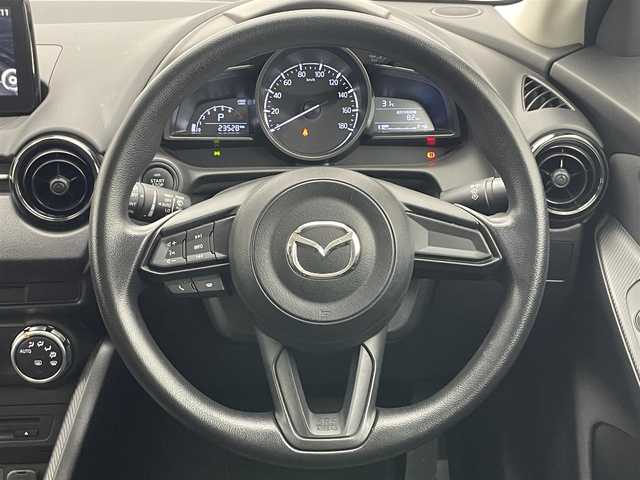 マツダ マツダ２ 15S 愛知県 2020(令2)年 2.4万km セラミックM 純正ナビ　フルセグＴＶ　Ｂｌｕｅｔｏｏｔｈ　ＤＶＤ再生　ＵＳＢポート　ＢＳＭ　コンフォートパッケージ　ユーティリティパッケージ　ＥＴＣ　衝突軽減　ＨＩＤオートライト　レーンキープ　スマートキー　禁煙