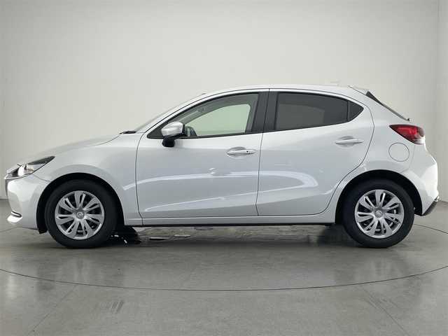 マツダ マツダ２ 15S 愛知県 2020(令2)年 2.4万km セラミックM 純正ナビ　フルセグＴＶ　Ｂｌｕｅｔｏｏｔｈ　ＤＶＤ再生　ＵＳＢポート　ＢＳＭ　コンフォートパッケージ　ユーティリティパッケージ　ＥＴＣ　衝突軽減　ＨＩＤオートライト　レーンキープ　スマートキー　禁煙