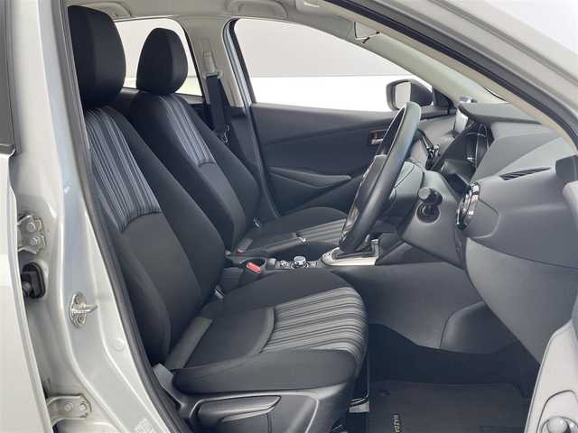 マツダ マツダ２ 15S 愛知県 2020(令2)年 2.4万km セラミックM 純正ナビ　フルセグＴＶ　Ｂｌｕｅｔｏｏｔｈ　ＤＶＤ再生　ＵＳＢポート　ＢＳＭ　コンフォートパッケージ　ユーティリティパッケージ　ＥＴＣ　衝突軽減　ＨＩＤオートライト　レーンキープ　スマートキー　禁煙