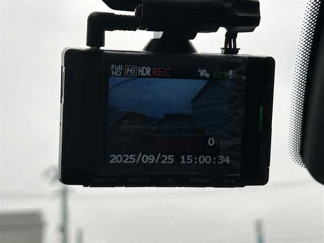 ルノー ルノー カングー ヴァリエテ 広島県 2023(令5)年 1.1万km グレー 200台限定車「ヴァリエテ」/・DANNERコラボCABANA製専用シートカバー/・マルチルーフレール/・置くだけ充電/純正ディスプレイオーディオ/（AppleCarPlay/AndroidAuto/Bluetooth）/バックカメラ/ETC/前後ドライブレコーダー/レーダークルーズコントロール/コーナーセンサー/ブラインドスポットモニター/電子パーキング/LEDヘッドライト/フォグランプ/純正フロアマット/レーンキープアシスト/オートライト/スペアキー/プッシュスタート