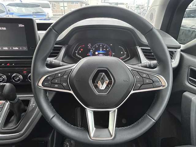 ルノー ルノー カングー ヴァリエテ 広島県 2023(令5)年 1.1万km グレー 200台限定車「ヴァリエテ」/・DANNERコラボCABANA製専用シートカバー/・マルチルーフレール/・置くだけ充電/純正ディスプレイオーディオ/（AppleCarPlay/AndroidAuto/Bluetooth）/バックカメラ/ETC/前後ドライブレコーダー/レーダークルーズコントロール/コーナーセンサー/ブラインドスポットモニター/電子パーキング/LEDヘッドライト/フォグランプ/純正フロアマット/レーンキープアシスト/オートライト/スペアキー/プッシュスタート