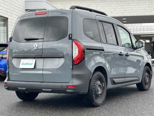 ルノー ルノー カングー ヴァリエテ 広島県 2023(令5)年 1.1万km グレー 200台限定車「ヴァリエテ」/・DANNERコラボCABANA製専用シートカバー/・マルチルーフレール/・置くだけ充電/純正ディスプレイオーディオ/（AppleCarPlay/AndroidAuto/Bluetooth）/バックカメラ/ETC/前後ドライブレコーダー/レーダークルーズコントロール/コーナーセンサー/ブラインドスポットモニター/電子パーキング/LEDヘッドライト/フォグランプ/純正フロアマット/レーンキープアシスト/オートライト/スペアキー/プッシュスタート