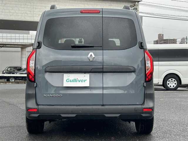 ルノー ルノー カングー ヴァリエテ 広島県 2023(令5)年 1.1万km グレー 200台限定車「ヴァリエテ」/・DANNERコラボCABANA製専用シートカバー/・マルチルーフレール/・置くだけ充電/純正ディスプレイオーディオ/（AppleCarPlay/AndroidAuto/Bluetooth）/バックカメラ/ETC/前後ドライブレコーダー/レーダークルーズコントロール/コーナーセンサー/ブラインドスポットモニター/電子パーキング/LEDヘッドライト/フォグランプ/純正フロアマット/レーンキープアシスト/オートライト/スペアキー/プッシュスタート