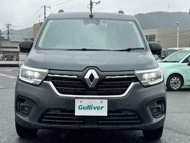 ルノー ルノー カングー ヴァリエテ 広島県 2023(令5)年 1.1万km グレー 200台限定車「ヴァリエテ」/・DANNERコラボCABANA製専用シートカバー/・マルチルーフレール/・置くだけ充電/純正ディスプレイオーディオ/（AppleCarPlay/AndroidAuto/Bluetooth）/バックカメラ/ETC/前後ドライブレコーダー/レーダークルーズコントロール/コーナーセンサー/ブラインドスポットモニター/電子パーキング/LEDヘッドライト/フォグランプ/純正フロアマット/レーンキープアシスト/オートライト/スペアキー/プッシュスタート