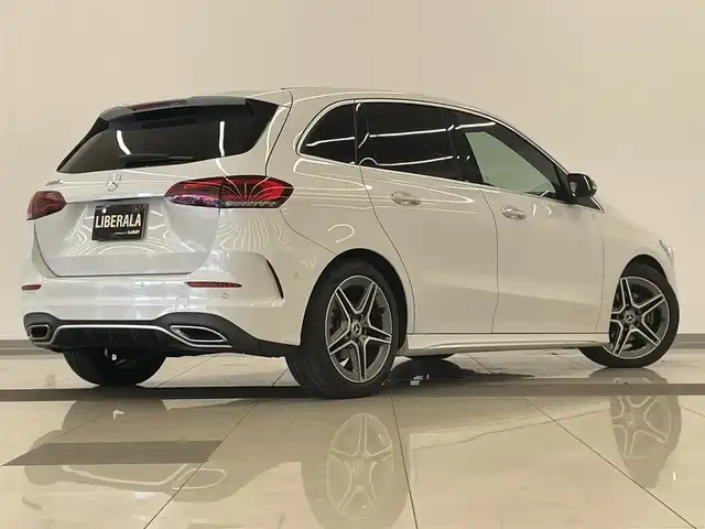 メルセデス・ベンツ Ｂ２００ｄ AMGライン 岡山県 2019(令1)年 3.7万km デジタルホワイト レザーエクスクルーシブパッケージ/・2トーン本革シート（赤黒）/・64色アンビエントライト/ナビゲーションパッケージ/レーダーセーフティーパッケージ/リアカメラ/パーキングアシスト/LEDヘッドライト/AHB/オートライト/パワーシート/シートヒーター/ACC/SOSコールシステム/ESP/アクティブステアリングアシスト/ドラレコ（F/R）/道路標識アシスト/アクティブレーンキーピングアシスト/アクティブブレーキアシスト/BSA/レーンチェンジアシスト/アテンションアシスト