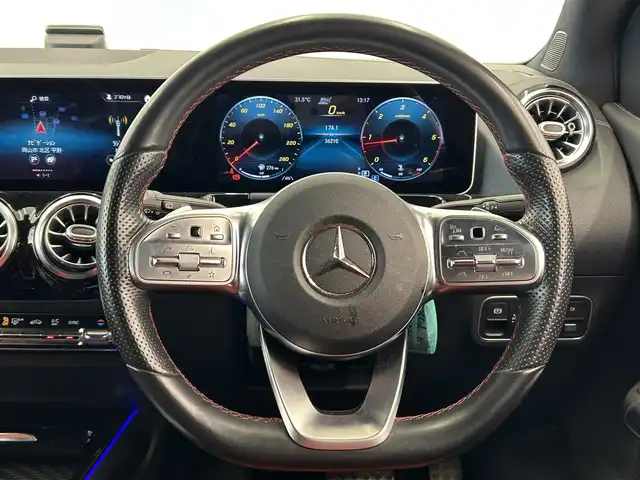 メルセデス・ベンツ Ｂ２００ｄ AMGライン 岡山県 2019(令1)年 3.7万km デジタルホワイト レザーエクスクルーシブパッケージ/・2トーン本革シート（赤黒）/・64色アンビエントライト/ナビゲーションパッケージ/レーダーセーフティーパッケージ/リアカメラ/パーキングアシスト/LEDヘッドライト/AHB/オートライト/パワーシート/シートヒーター/ACC/SOSコールシステム/ESP/アクティブステアリングアシスト/ドラレコ（F/R）/道路標識アシスト/アクティブレーンキーピングアシスト/アクティブブレーキアシスト/BSA/レーンチェンジアシスト/アテンションアシスト