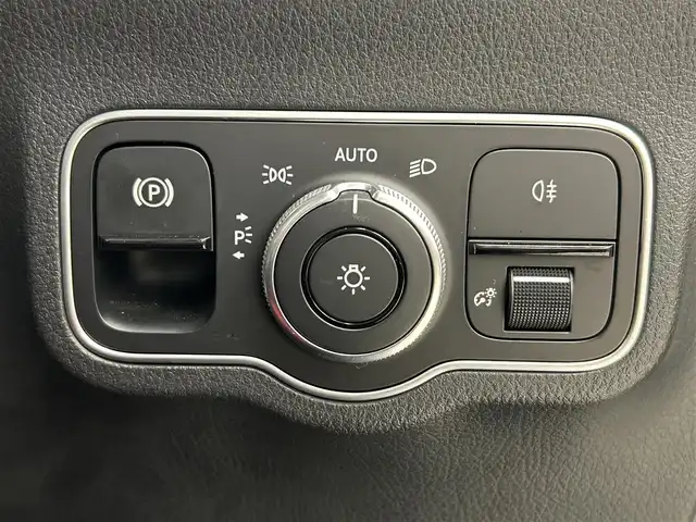 メルセデス・ベンツ Ｂ２００ｄ AMGライン 岡山県 2019(令1)年 3.7万km デジタルホワイト レザーエクスクルーシブパッケージ/・2トーン本革シート（赤黒）/・64色アンビエントライト/ナビゲーションパッケージ/レーダーセーフティーパッケージ/リアカメラ/パーキングアシスト/LEDヘッドライト/AHB/オートライト/パワーシート/シートヒーター/ACC/SOSコールシステム/ESP/アクティブステアリングアシスト/ドラレコ（F/R）/道路標識アシスト/アクティブレーンキーピングアシスト/アクティブブレーキアシスト/BSA/レーンチェンジアシスト/アテンションアシスト