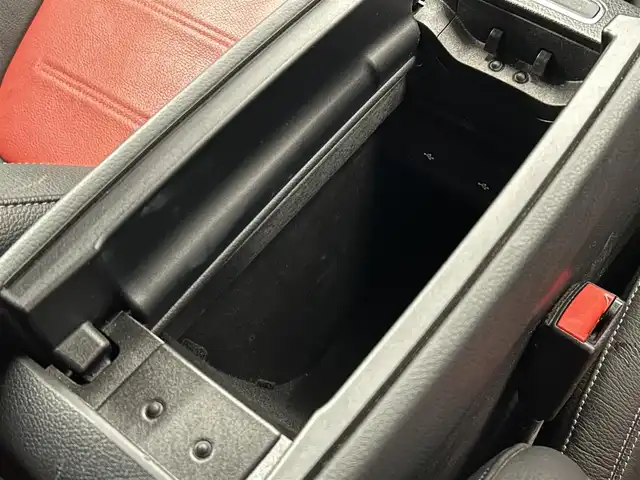 メルセデス・ベンツ Ｂ２００ｄ AMGライン 岡山県 2019(令1)年 3.7万km デジタルホワイト レザーエクスクルーシブパッケージ/・2トーン本革シート（赤黒）/・64色アンビエントライト/ナビゲーションパッケージ/レーダーセーフティーパッケージ/リアカメラ/パーキングアシスト/LEDヘッドライト/AHB/オートライト/パワーシート/シートヒーター/ACC/SOSコールシステム/ESP/アクティブステアリングアシスト/ドラレコ（F/R）/道路標識アシスト/アクティブレーンキーピングアシスト/アクティブブレーキアシスト/BSA/レーンチェンジアシスト/アテンションアシスト