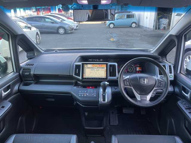 ホンダ ステップワゴン スパーダ Z クールスピリット 神奈川県 2015(平27)年 6.3万km ホワイトオーキッドパール Bluetooth/純正ナビ、TV/バックカメラ/両側パワースライドドア/ステアリングリモコン/ビルトインETC/純正マット＆バイザー/オートライト/スペアキー/保証書、取説