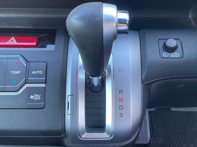 ホンダ ステップワゴン スパーダ Z クールスピリット 神奈川県 2015(平27)年 6.3万km ホワイトオーキッドパール Bluetooth/純正ナビ、TV/バックカメラ/両側パワースライドドア/ステアリングリモコン/ビルトインETC/純正マット＆バイザー/オートライト/スペアキー/保証書、取説