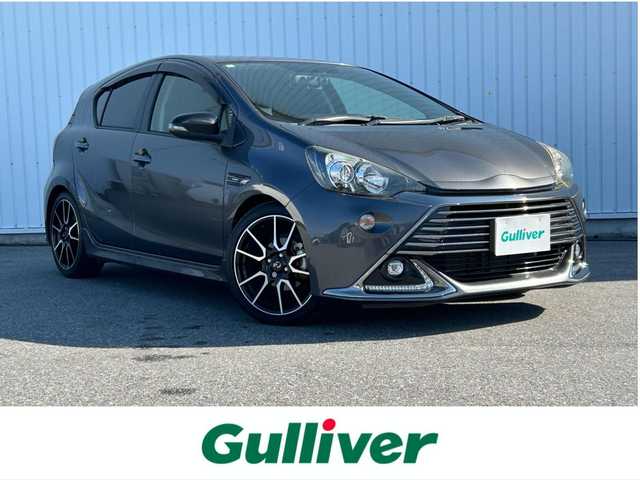 トヨタ アクア G G’s 滋賀県 2015(平27)年 2.1万km グレーメタリック 純正SDナビ/・フルセグTV/・FM/・AM/・CD/・DVD/・Bluetooth/・SD/バックカメラ/ドライブレコーダー/ビルトインETC/ハーフレザーシート/シートヒーター/革巻きステアリング/プリクラッシュセーフティ/クルーズコントロール/横滑り防止装置/LEDヘッドライト/オートライト/フォグランプ/電格ウィンカーミラー/プッシュスタート/スマートキー