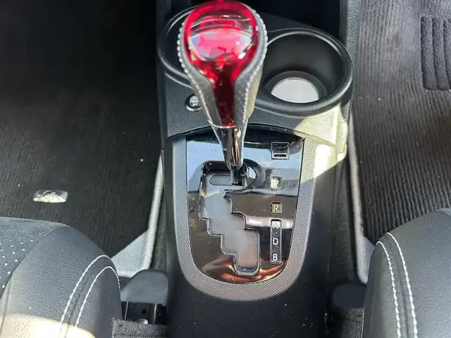 トヨタ アクア G G’s 滋賀県 2015(平27)年 2.1万km グレーメタリック 純正SDナビ/・フルセグTV/・FM/・AM/・CD/・DVD/・Bluetooth/・SD/バックカメラ/ドライブレコーダー/ビルトインETC/ハーフレザーシート/シートヒーター/革巻きステアリング/プリクラッシュセーフティ/クルーズコントロール/横滑り防止装置/LEDヘッドライト/オートライト/フォグランプ/電格ウィンカーミラー/プッシュスタート/スマートキー