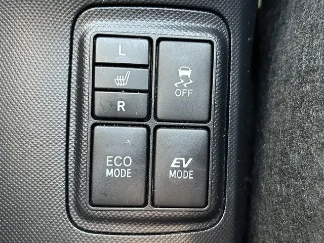 トヨタ アクア G G’s 滋賀県 2015(平27)年 2.1万km グレーメタリック 純正SDナビ/・フルセグTV/・FM/・AM/・CD/・DVD/・Bluetooth/・SD/バックカメラ/ドライブレコーダー/ビルトインETC/ハーフレザーシート/シートヒーター/革巻きステアリング/プリクラッシュセーフティ/クルーズコントロール/横滑り防止装置/LEDヘッドライト/オートライト/フォグランプ/電格ウィンカーミラー/プッシュスタート/スマートキー