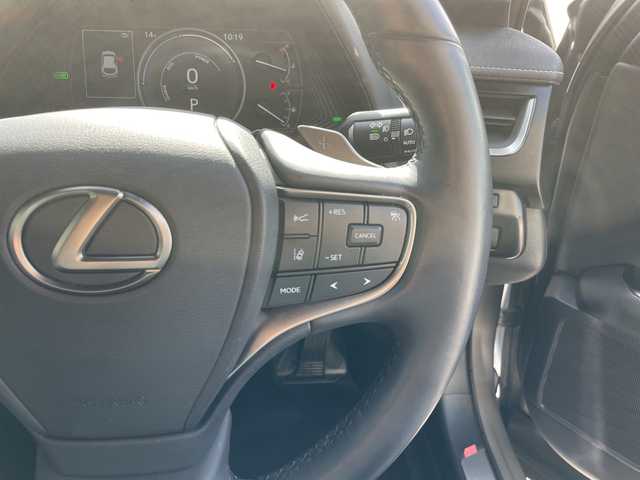 レクサス ＵＸ 250h バージョンL 愛知県 2023(令5)年 2万km ソニックチタニウム レクサスセーフティセンス/純正12.3型ディスプレイオーディオナビ/三眼LEDヘッドライト/全方位カメラ/本革レザー/レーダークルーズコントロール/シートヒーター/エアシート/バックカメラ/電動リアゲート/パワーシート/コーナーセンサー/純正アルミホイール/ETC2.0/ブラインドスポットモニター/ステアリングヒーター/レーンキープアシスト/オートマチックハイビーム/ドライブレコーダー/衝突軽減システム/フルセグ/Bluetooth/ステアリングスイッチ/スマートキー/プッシュスタート