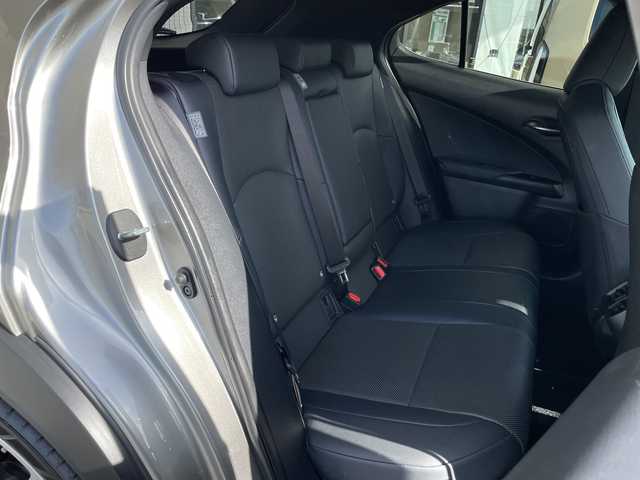 レクサス ＵＸ 250h バージョンL 愛知県 2023(令5)年 2万km ソニックチタニウム レクサスセーフティセンス/純正12.3型ディスプレイオーディオナビ/三眼LEDヘッドライト/全方位カメラ/本革レザー/レーダークルーズコントロール/シートヒーター/エアシート/バックカメラ/電動リアゲート/パワーシート/コーナーセンサー/純正アルミホイール/ETC2.0/ブラインドスポットモニター/ステアリングヒーター/レーンキープアシスト/オートマチックハイビーム/ドライブレコーダー/衝突軽減システム/フルセグ/Bluetooth/ステアリングスイッチ/スマートキー/プッシュスタート