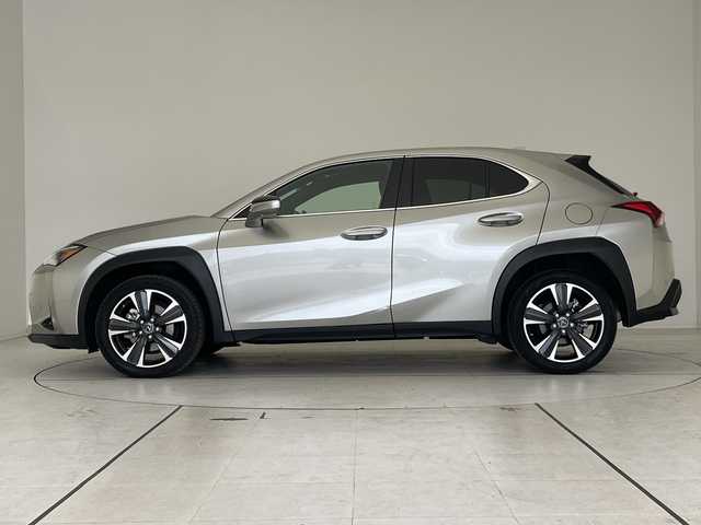 レクサス ＵＸ 250h バージョンL 愛知県 2023(令5)年 2万km ソニックチタニウム レクサスセーフティセンス/純正12.3型ディスプレイオーディオナビ/三眼LEDヘッドライト/全方位カメラ/本革レザー/レーダークルーズコントロール/シートヒーター/エアシート/バックカメラ/電動リアゲート/パワーシート/コーナーセンサー/純正アルミホイール/ETC2.0/ブラインドスポットモニター/ステアリングヒーター/レーンキープアシスト/オートマチックハイビーム/ドライブレコーダー/衝突軽減システム/フルセグ/Bluetooth/ステアリングスイッチ/スマートキー/プッシュスタート