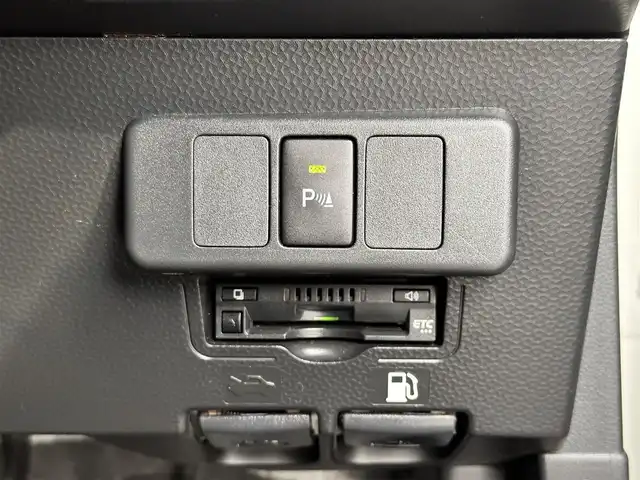 トヨタ ルーミー カスタムG 宮城県 2019(平31)年 6.2万km パールホワイトⅢ コンフォートパッケージ/・シートヒーター（運転席/助手席）/・シートバックテーブル（運転席/助手席）/＝＝＝/スマートアシスト3/・衝突回避支援ブレーキ機能/・衝突警報機能/・車線逸脱警報機能/・誤発進抑制制御機能/・先行車発進お知らせ機能/・オートハイビーム/・コーナーセンサー/純正9インチナビ（NSZT-Y68T）/・CD/DVD/Bluetooth/フルセグTV/バックカメラ/ビルトインETC/ドライブレコーダー/両側パワースライドドア/クルーズコントロール/ステアリングスイッチ/LEDオートヘッドランプ/フォグランプ/革巻きステアリング/前席シートヒーター/スマートキー＆プッシュスタート/スペアキー/電動格納ミラー/純正14インチAW/フロアマット/ドアバイザー/取扱説明書/保証書