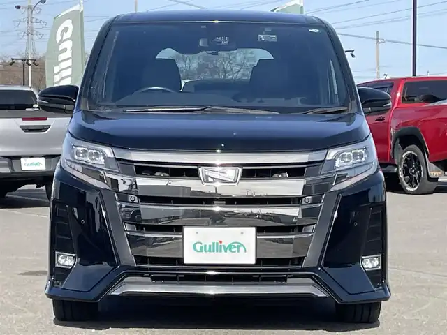 トヨタ ノア Si ダブルバイビーⅡ 道央・札幌 2019(令1)年 6.3万km ブラック ４WD/寒冷地仕様/トヨタセーフティセンス/社外メモリーナビ/CD/DVD/BT/フルセグ/プリクラッシュセーフティ/横滑り防止装置/クルーズコントロール/レーンキープアシスト/クリアランスソナー/バックカメラ/ビルトインETC/ドライブレコーダー/アイドリングストップ/ECOMODE/ワイパーデアイサー/両側パワースライドドア/ハーフレザーシート/革巻きステアリング/ステアリングリモコン/MTモード付AT/プッシュスタート/スマートキー/LEDヘッドライト/オートライト/オートハイビーム/フォグランプ/電動格納ミラー/ウィンカーミラー/純正フロアマット/ドアバイザー/社外AW付冬タイヤ積込/195/65/R15/2019年/山2mm