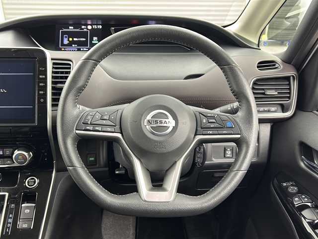 日産 セレナ ハイウェイスター G 三重県 2021(令3)年 4.2万km ブリリアントホワイトパール 2トーン 禁煙車/純正10インチナビ/・CD/DVD/Blu-ray/AM/FM/Bluetooth/フルセグ/プロパイロット/レーダークルーズコントロール/ブラインドスポットモニター/インテリジェントスマートルームミラー/両側パワースライドドア/ハンズフリースライドドア/バックカメラ/LEDヘッドライト/オートライト/防水シート/純正16インチアルミホイール