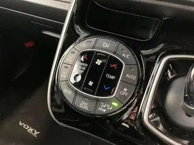 トヨタ ヴォクシー ハイブリッド ZS 煌Ⅱ 大阪府 2020(令2)年 3.2万km ブラック ALPINE9incナビ(フルセグ/DVD再生/Bluetooth) バックカメラ 後席モニター ETC 両側パワースライドドア 衝突軽減 クルコン トヨタセーフティセンス シートヒーター ドラレコ