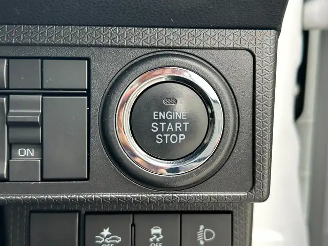 ダイハツ タント X 滋賀県 2023(令5)年 4.7万km シャイニングホワイトパール ガソリン/2WD(FF)/CVT/片側パワースライド/9インチ純正ディスプレイオーディオ/(FM/AM/フルセグ/Bluetooth/HDMI)/バックカメラ/ETC/スマートアシスト/・プリクラッシュブレーキアシスト	/・踏み間違い防止アシスト	/・レーンキープアシスト	/・標識検知機能	/運転席・助手席シートヒーター/アイドリングストップ/電動格納ミラー/電動パーキング/ブレーキホールド/ステアリングスイッチ/オートライト/LEDヘッドライト/ヘッドライトライトレベリング/フルオートエアコン/スマートキー/スペアキー/純正フロアマット