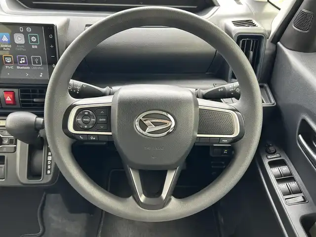 ダイハツ タント X 滋賀県 2023(令5)年 4.7万km シャイニングホワイトパール ガソリン/2WD(FF)/CVT/片側パワースライド/9インチ純正ディスプレイオーディオ/(FM/AM/フルセグ/Bluetooth/HDMI)/バックカメラ/ETC/スマートアシスト/・プリクラッシュブレーキアシスト	/・踏み間違い防止アシスト	/・レーンキープアシスト	/・標識検知機能	/運転席・助手席シートヒーター/アイドリングストップ/電動格納ミラー/電動パーキング/ブレーキホールド/ステアリングスイッチ/オートライト/LEDヘッドライト/ヘッドライトライトレベリング/フルオートエアコン/スマートキー/スペアキー/純正フロアマット