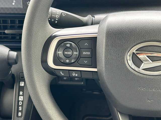 ダイハツ タント X 滋賀県 2023(令5)年 4.7万km シャイニングホワイトパール ガソリン/2WD(FF)/CVT/片側パワースライド/9インチ純正ディスプレイオーディオ/(FM/AM/フルセグ/Bluetooth/HDMI)/バックカメラ/ETC/スマートアシスト/・プリクラッシュブレーキアシスト	/・踏み間違い防止アシスト	/・レーンキープアシスト	/・標識検知機能	/運転席・助手席シートヒーター/アイドリングストップ/電動格納ミラー/電動パーキング/ブレーキホールド/ステアリングスイッチ/オートライト/LEDヘッドライト/ヘッドライトライトレベリング/フルオートエアコン/スマートキー/スペアキー/純正フロアマット